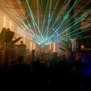 Wil jij draaien in het Klokgebouw? Doe mee aan de DJ-contest van Vriendenboekje!