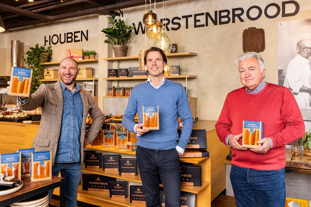 V.l.n.r.: Bart Houben (Brein van Houben Worstenbrood), Romke Swinkels (directeur Swinkels Family Brewers Nederland) en Rob Baken (Voorzitter Voedselbank Eindhoven)